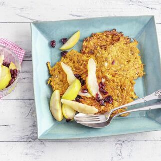 Kernige Puffer mit Kompott Kernige Puffer mit Kompott