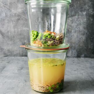 Instant-Nudelsuppe Instant-Nudelsuppe