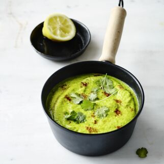 Brokkoli-Avocado-Suppe mit Kurkuma Brokkoli-Avocado-Suppe mit Kurkuma