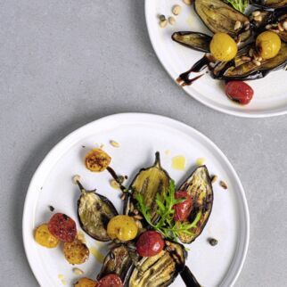 Warmer Salat mit Auberginen und Tomaten Warmer Salat mit Auberginen und Tomaten