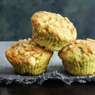 Pestomuffins mit Pinienkernen Pestomuffins mit Pinienkernen