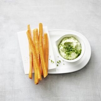 Möhren-Sticks mit Avocadodip Möhren-Sticks mit Avocadodip