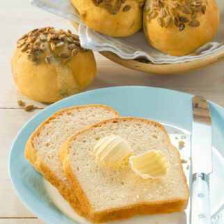 Weißbrötchen oder Weißbrot Weißbrötchen oder Weißbrot