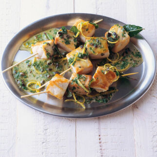 Schwertfischspieße mit Zitronensauce Schwertfischspieße mit Zitronensauce