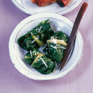 Mit Reis gefüllte Mangoldblätter Mit Reis gefüllte Mangoldblätter