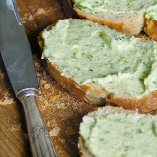 Zitronenparmesanbutter-Baguette Zitronenparmesanbutter-Baguette