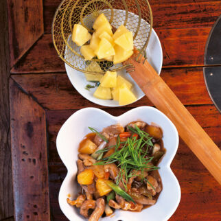 SCHWEINEFLEISCH SÜßSAUER SCHWEINEFLEISCH SÜßSAUER