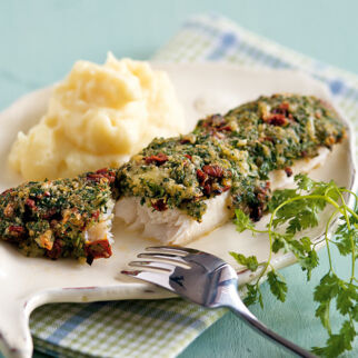 Fischfilet mit Tomaten-Kräuter-Kruste Fischfilet mit Tomaten-Kräuter-Kruste