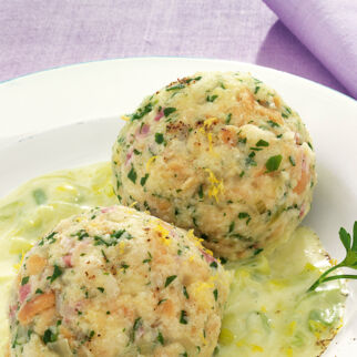 Semmelknödel mit Speck und Zitronenlauch Semmelknödel mit Speck und Zitronenlauch