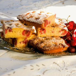Blechkuchen mit Kirschen Blechkuchen mit Kirschen