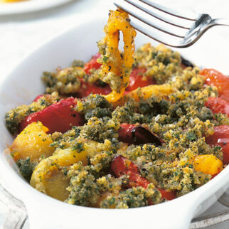 Gehäutete Paprikastreifen aus dem Ofen Gehäutete Paprikastreifen aus dem Ofen