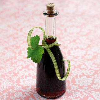 Schwarzer Johannisbeer-Sirup Schwarzer Johannisbeer-Sirup