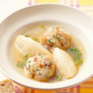 Tiroler Knöderl und Grießnockerl Tiroler Knöderl und Grießnockerl