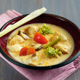 Thai-Curry-Suppe mit Hähnchen Thai-Curry-Suppe mit Hähnchen