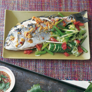 Gedämpfter Fisch mit Chilisauce Gedämpfter Fisch mit Chilisauce