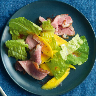 Romanasalat mit Ente und Mango Romanasalat mit Ente und Mango