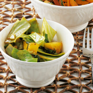 Scharfer Kohl mit Ananas Scharfer Kohl mit Ananas