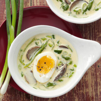 Frühlingssuppe mit Ei Frühlingssuppe mit Ei