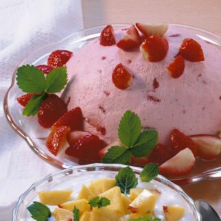 Erdbeer-Eisbombe Erdbeer-Eisbombe