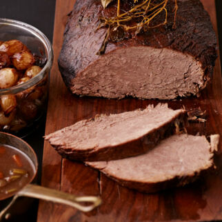 Brasato al Barolo mit Balsamico-Zwiebeln Brasato al Barolo mit Balsamico-Zwiebeln