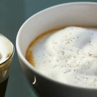 Kaffee mit Gewürzschaum Kaffee mit Gewürzschaum
