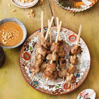 Saté-Spieße mit Erdnuss-Sauce Saté-Spieße mit Erdnuss-Sauce
