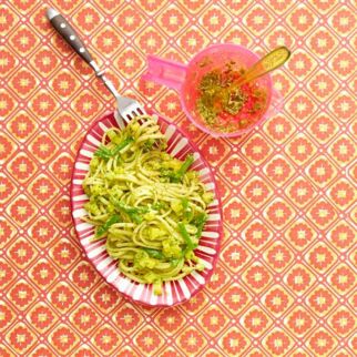 Linguine mit Basilikum-Pesto Linguine mit Basilikum-Pesto