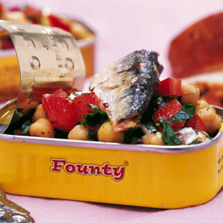 Kichererbsensalat mit Ölsardinen Kichererbsensalat mit Ölsardinen