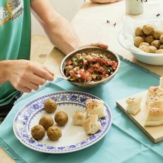 Falafel mitTomaten-Dattel-Salat Falafel mitTomaten-Dattel-Salat