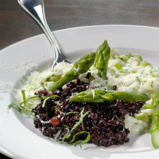Zweifarbiger Risotto mit Spargel Zweifarbiger Risotto mit Spargel