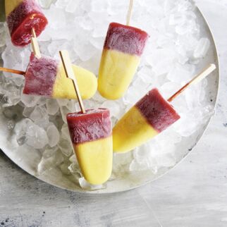 Erdbeer-Piña-Colada-Popsicles Erdbeer-Piña-Colada-Popsicles
