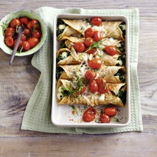 Crespelle mit Spinatfüllung und Tomaten Crespelle mit Spinatfüllung und Tomaten