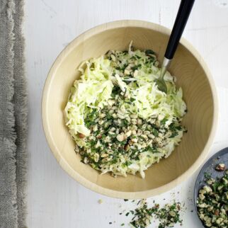 Spitzkohl-Nuss-Salat Spitzkohl-Nuss-Salat