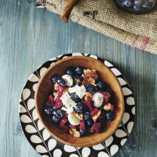 Salat mit Roter Bete und Heidelbeeren Salat mit Roter Bete und Heidelbeeren