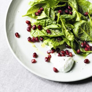 Spinatsalat mit Granatapfel und Skyr Spinatsalat mit Granatapfel und Skyr