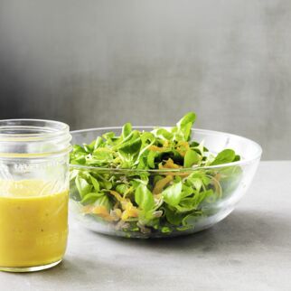 Feldsalat mit Möhrendressing Feldsalat mit Möhrendressing