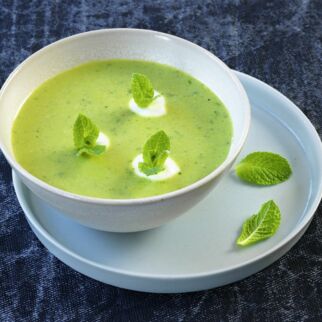 Kalte Erbsensuppe mit Minze Kalte Erbsensuppe mit Minze