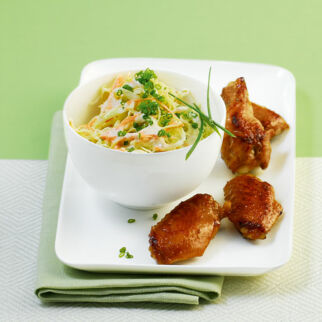 Spitzkohlsalat mit Chicken-Wings Spitzkohlsalat mit Chicken-Wings