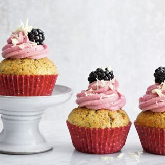 Brombeer-Mohn-Cupcakes Brombeer-Mohn-Cupcakes