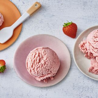 Sahniges Erdbeereis Sahniges Erdbeereis