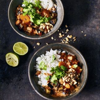 Erdnuss-Curry mit Knusper-Auberginen Erdnuss-Curry mit Knusper-Auberginen