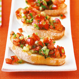 Tomaten-Sellerie-Bruschette Tomaten-Sellerie-Bruschette