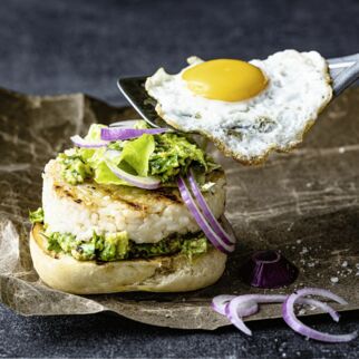 Risottoburger mit Spiegelei und Avocado Risottoburger mit Spiegelei und Avocado