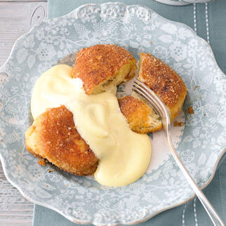 Kartäuserklöße mit Weinschaumsauce Kartäuserklöße mit Weinschaumsauce