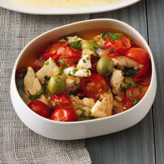 Hähnchengeschnetzeltes in Tomaten-Oliven-Sauce Hähnchengeschnetzeltes in Tomaten-Oliven-Sauce