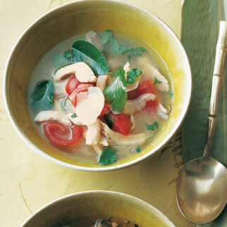 Hühnersuppe mit Austernpilzen Hühnersuppe mit Austernpilzen