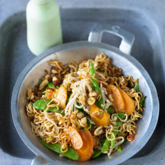 Gebratene Ingwer-Gemüse-Nudeln Gebratene Ingwer-Gemüse-Nudeln