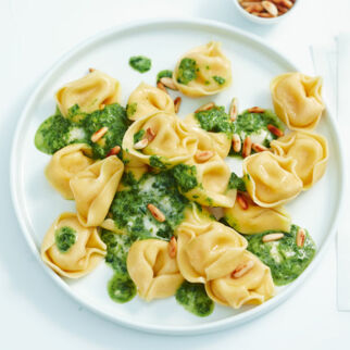 Tortellini mit Spinat-Käse-Sauce Tortellini mit Spinat-Käse-Sauce