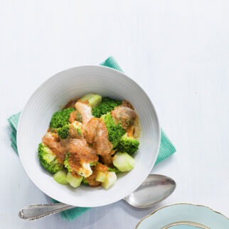 Brokkoli mit Bröseln Brokkoli mit Bröseln