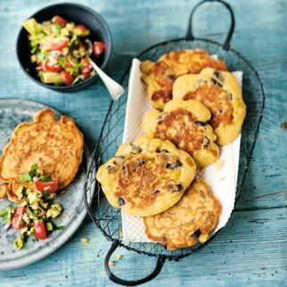 Bohnen-Mais-Küchlein mit Salsa Bohnen-Mais-Küchlein mit Salsa